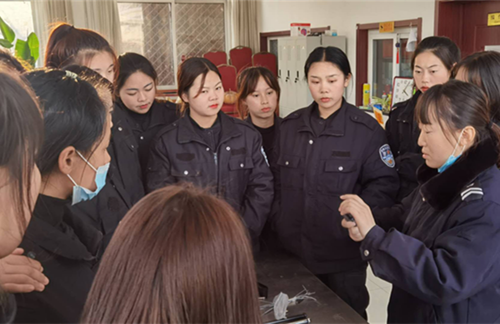 本校2018级15名女生赴北戴河支援上海进博会安检